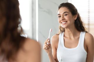 Češi a zuby: Čištění jen občas, nulová zubní hygiena a „klapačky“. Trendy se ale mění! - Proženy.cz